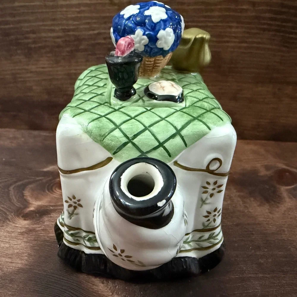 Houston Harvest Novelty Ceramic Teapot Tablecloth Tea Party Design Floral Lid